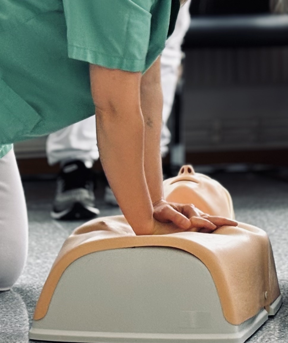 HLR utförs på docka